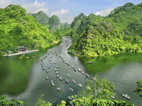 Mai Chau, Ninh Binh, Halong Bay 5 Day Tour Vietnam